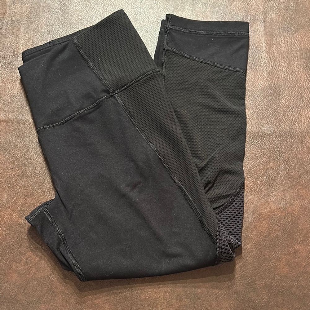 Victoria’s Secret VSX Knockout Capri Black Mesh Leggings